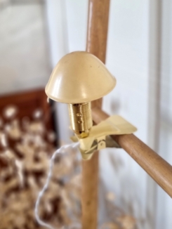 lampe-applique-pince-champignon-jaune-beurre-metal-luminaire-vintage-ancien-deco_bloomis