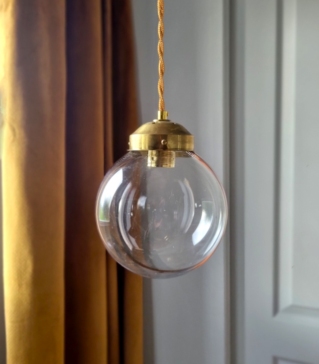 luminaire-suspension-globe-verre-ligne-ambre-vintage-cordon-or_bloomis