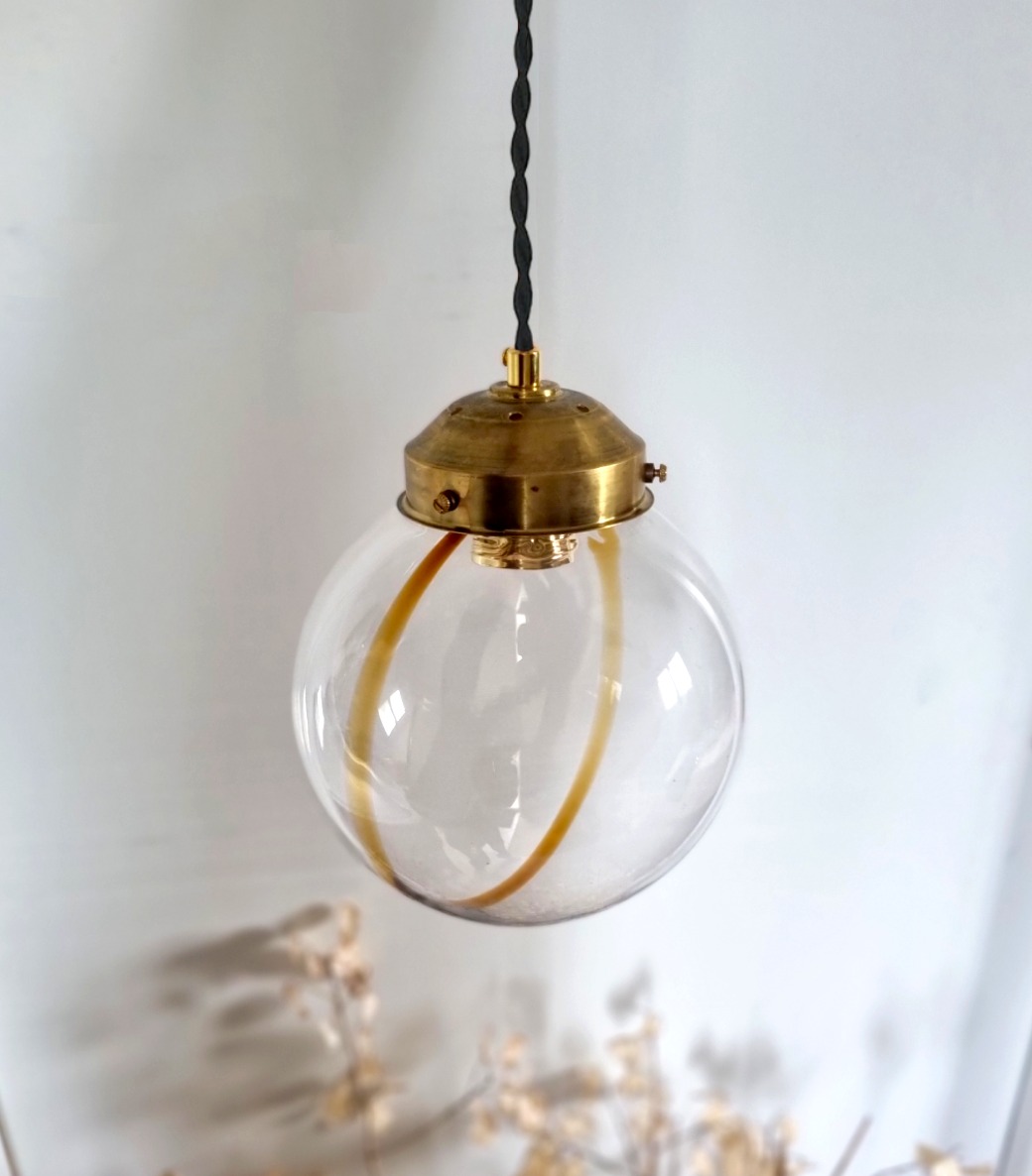 luminaire-suspension-globe-verre-ligne-ambre-vintage_bloomis