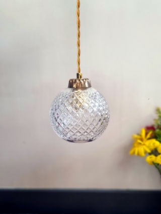 lampe-baladeuse-globe-verre-cristal-facettes-ancien-upcycling-deco-fil-dore_bloomis