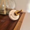 Patère murale en céramique pour suspendre une lampe baladeuse - Création upcycling Bloomis