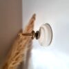 Patère murale en céramique pour suspendre une lampe baladeuse - Création upcycling Bloomis