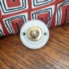 Patère murale en porcelaine et bouton laiton - Création upcycling Bloomis