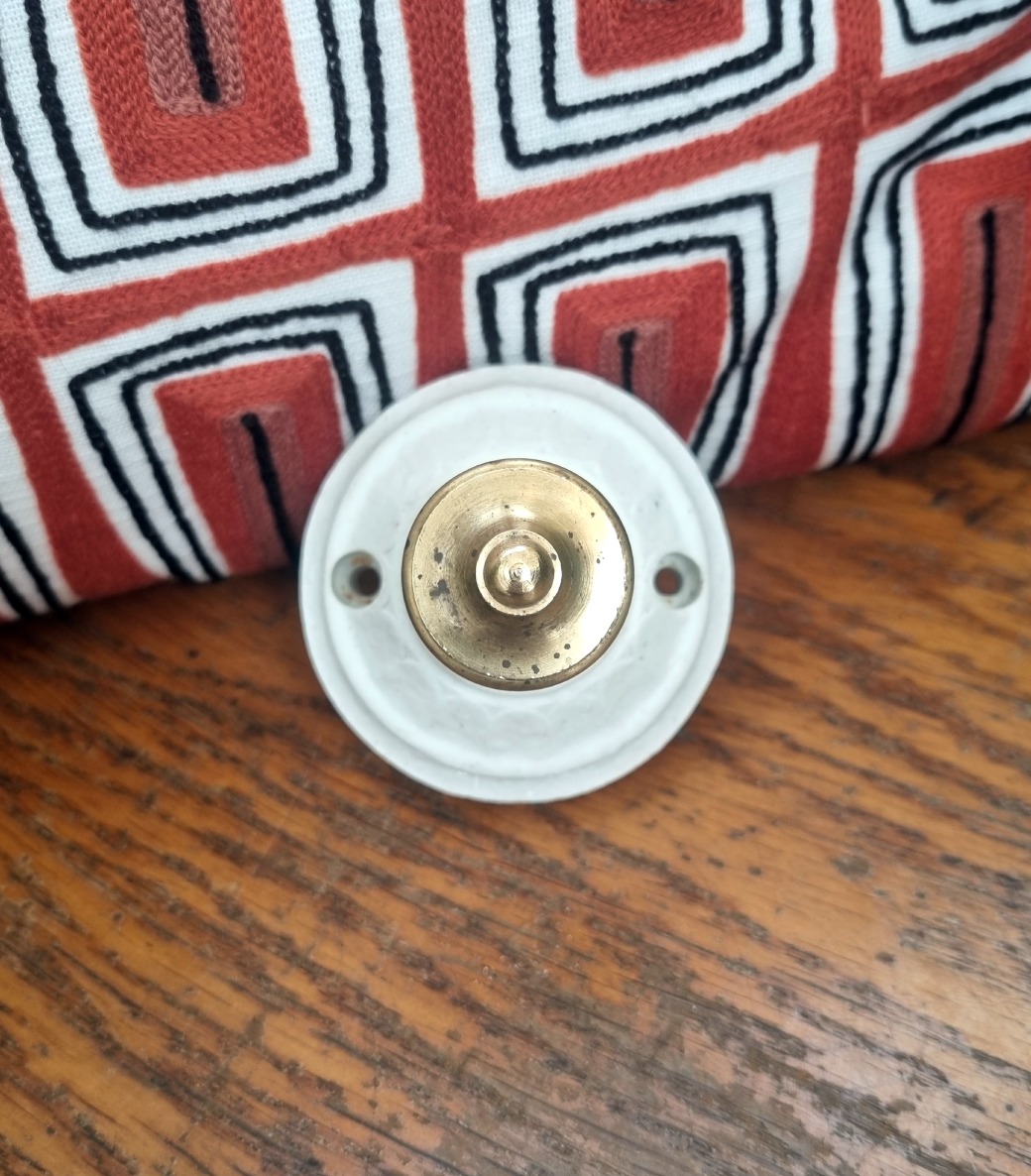 Patère murale en porcelaine et bouton laiton - Création upcycling Bloomis