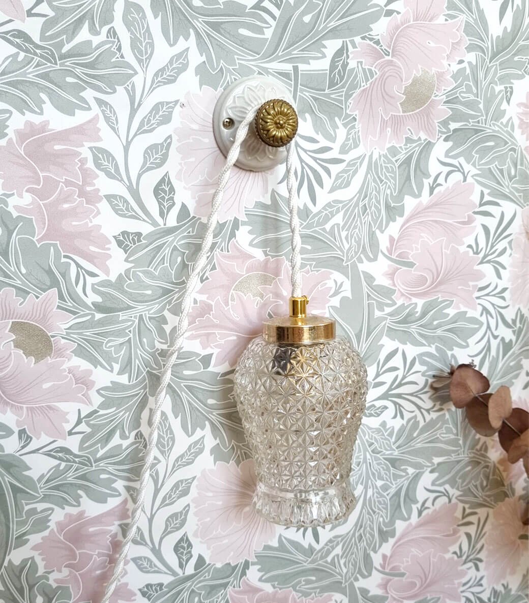 patere-rosace-porcelaine-accroche-mur-upcycling-lampe-baladeuse-decoration-maison_bloomis Patère murale en porcelaine et bouton laiton - Création upcycling Bloomis