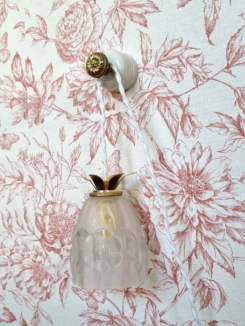 patere-mur-porcelaine-bouton-laiton-accrocher-baladeuse-deco-upcycling_bloomis