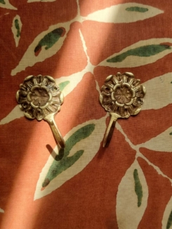 duo-patere-crochet-bronze-ancien-vintage-accroche-murale-lampe-baladeuse_bloomis