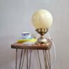 Lampe à poser globe boule en verre de clichy jaune. Luminaire vintage art déco Bloomis