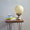 Lampe à poser globe boule en verre de clichy jaune. Luminaire vintage art déco Bloomis