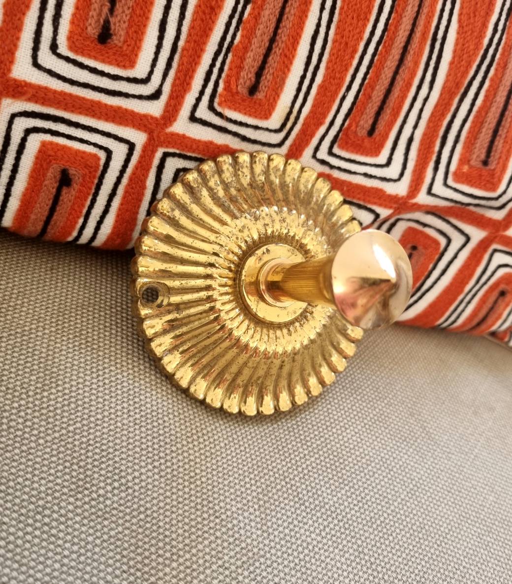 patere-metal-dore-ancien-upcycling-accroche-mur-baladeuse_bloomis