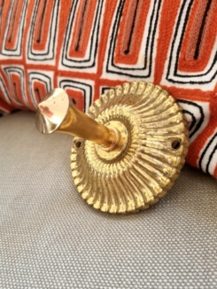 patere-metal-dore-ancien-upcycling-accroche-murale-lampe-baladeuse_bloomis
