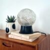 Lampe-a-poser-globe-seventies-vintage-luminaire-upcycling_bloomis