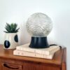 Lampe-a-poser-globe-transparent-seventies-vintage-luminaire-upcycling_bloomis