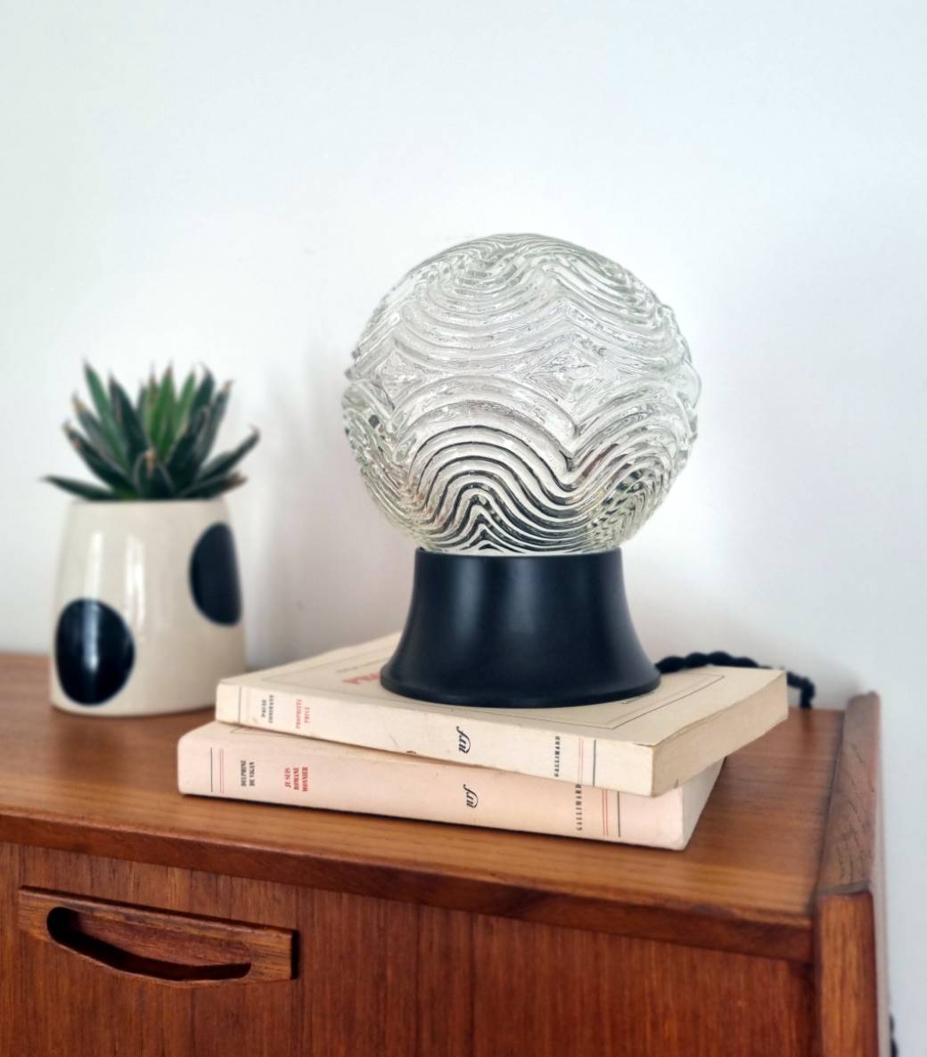 Lampe-a-poser-globe-transparent-seventies-vintage-luminaire-upcycling_bloomis