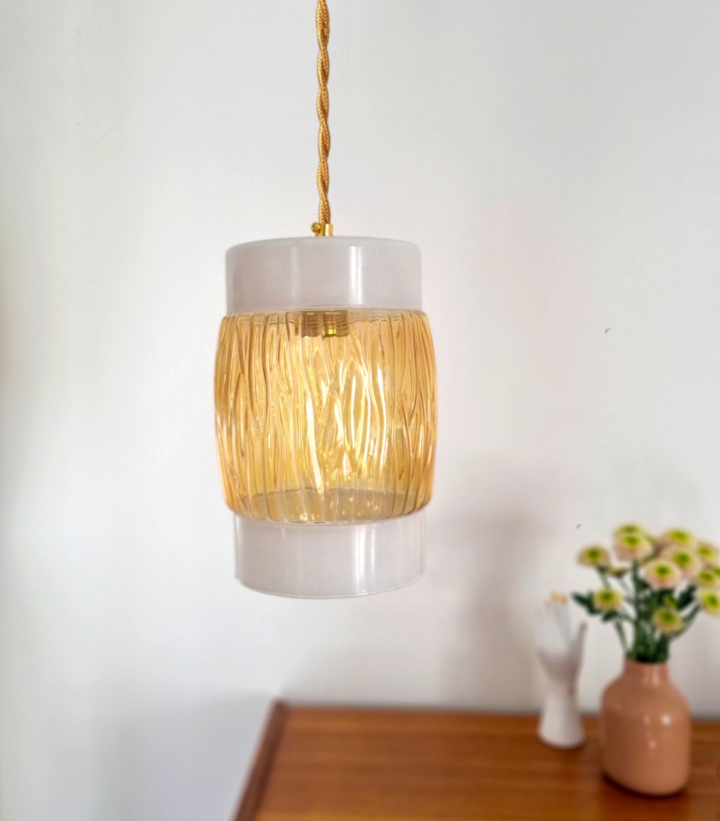 Luminaire-suspension-globe-vintage-verre-ambre-seventies-fil-or_bloomis