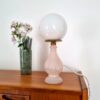 lampe-globe-opaline-rose-blanc-vintage-ancien-upcycled_bloomis