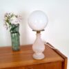 lampe-globe-opaline-rose-blanc-vintage-ancien-upcycling_bloomis