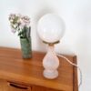lampe-globe-opaline-rose-blanc-vintage-retro-upcycling_bloomis