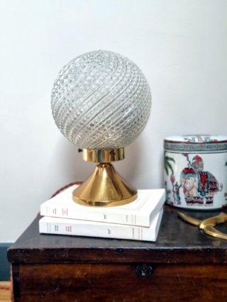 lampe-a-poser-globe-vintage-verre-relief-decoration-upcycled-creation_bloomis