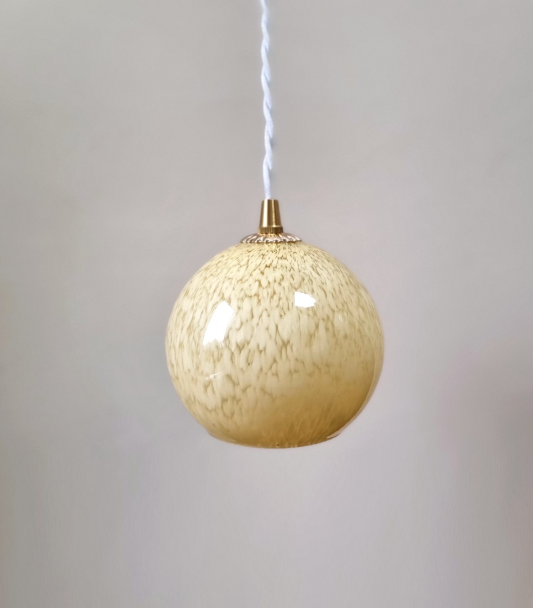 lampe-baladeuse-verre-clichy-jaune-globe-vintage-decoration-fil-blanc_bloomis